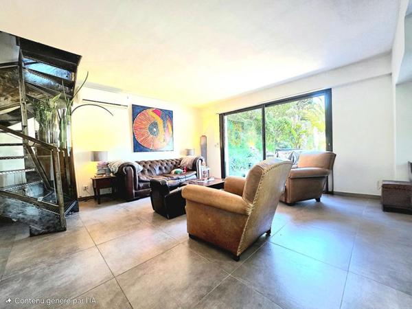 Maison type californien a Sanary Sur Mer 5 pièce(s) 100 m2 PISCINE ,GARAGE