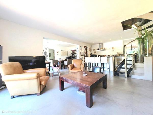 Maison type californien a Sanary Sur Mer 5 pièce(s) 100 m2 PISCINE ,GARAGE
