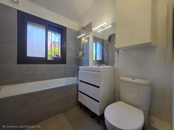 Maison type californien a Sanary Sur Mer 5 pièce(s) 100 m2 PISCINE ,GARAGE