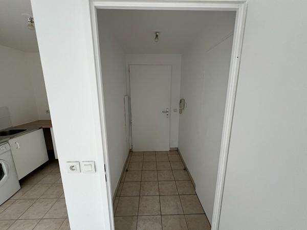 Studio à louer en rez-de-chaussée à Neuilly-sur-Marne - Réf 2221
