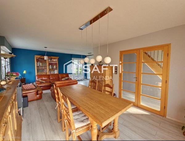 Maison individuelle de 210 m2 avec piscine couverte et chauffée!