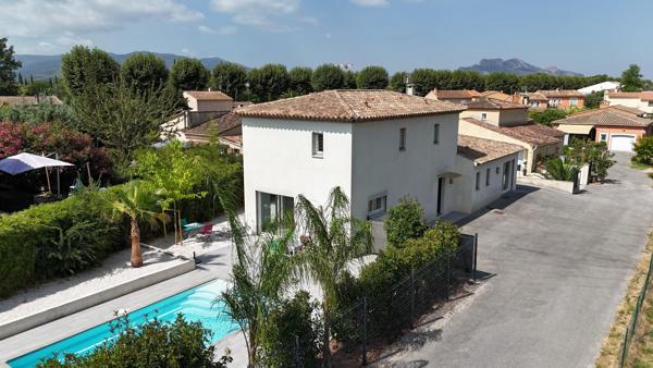 Spacieuse maison 4 chambres avec piscine et prestations modernes