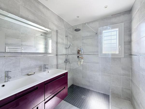 Spacieuse maison 4 chambres avec piscine et prestations modernes