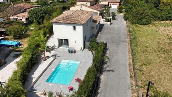 Spacieuse maison 4 chambres avec piscine et prestations modernes