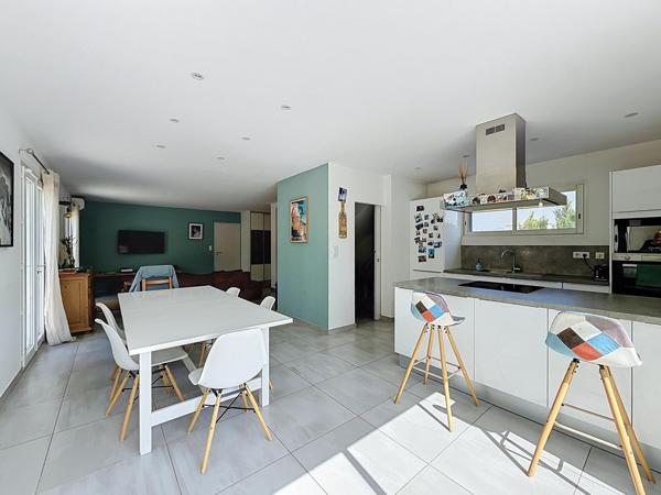 Spacieuse maison 4 chambres avec piscine et prestations modernes