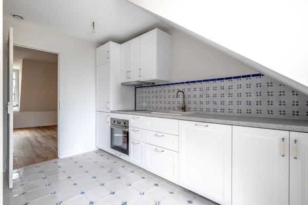 Paris 8-Dernier étage avec ascenseur à deux pas de l'Elysée-63M2 au sol-Appartement rénové et lumineux