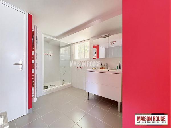 Maison individuelle avec beau jardin arboré et fort potentiel d'évolution à l'entrée du bourg d'Étables-sur-Mer