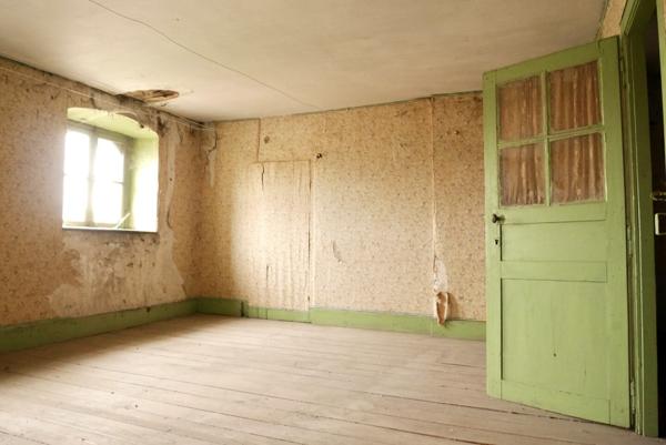 VASTE MAISON DE VILLE LUMINEUSE, BEAUX VOLUMES, HAUTEUR SOUS PLAFONDS.