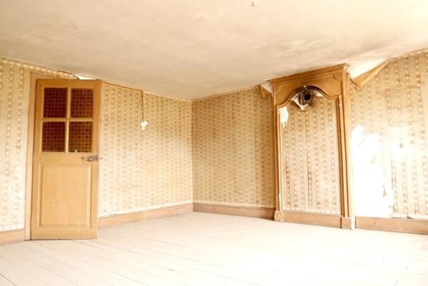 VASTE MAISON DE VILLE LUMINEUSE, BEAUX VOLUMES, HAUTEUR SOUS PLAFONDS.