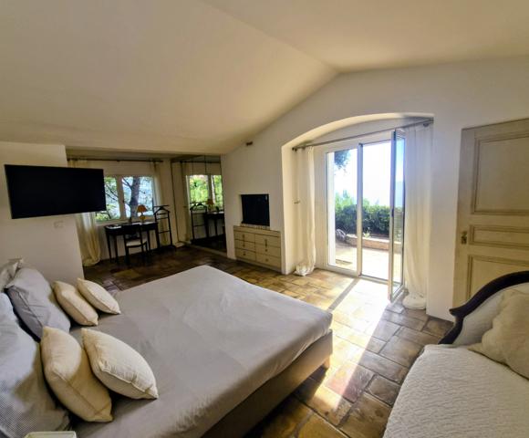 Villa 7 pièce(s) 5 chambre(s) 290 m²