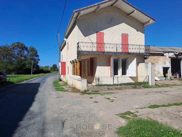 Maison rénovée avec 3 chambres, garage et jardin clos