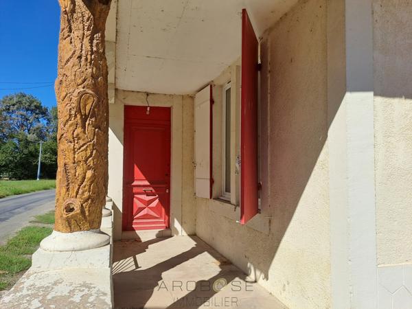 Maison rénovée avec 3 chambres, garage et jardin clos