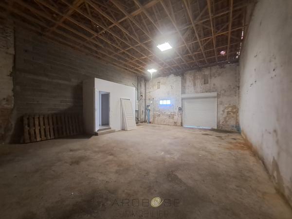 Maison rénovée avec 3 chambres, garage et jardin clos