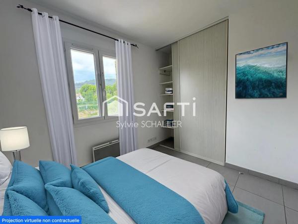 Maison semi-mitoyenne EN VILLE avec 1 extérieur clos, 1 garage et 3 places de parking