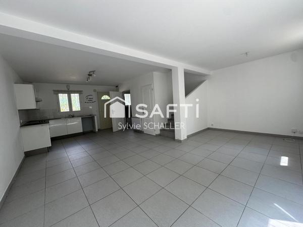 Maison semi-mitoyenne EN VILLE avec 1 extérieur clos, 1 garage et 3 places de parking