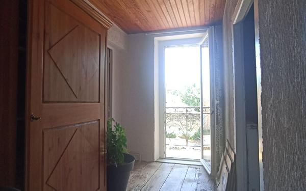 Maison à vendre    6 pièces •  Saint-Loubouer