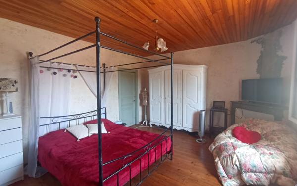 Maison à vendre    6 pièces •  Saint-Loubouer