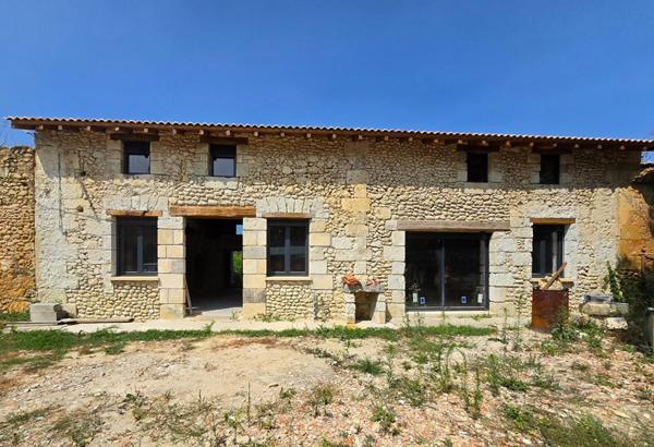 Maison corps de ferme à renover dependances terrain