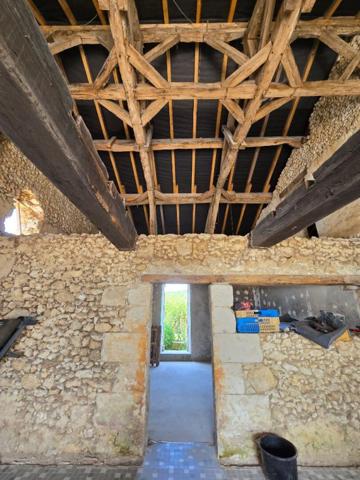 Maison corps de ferme à renover dependances terrain