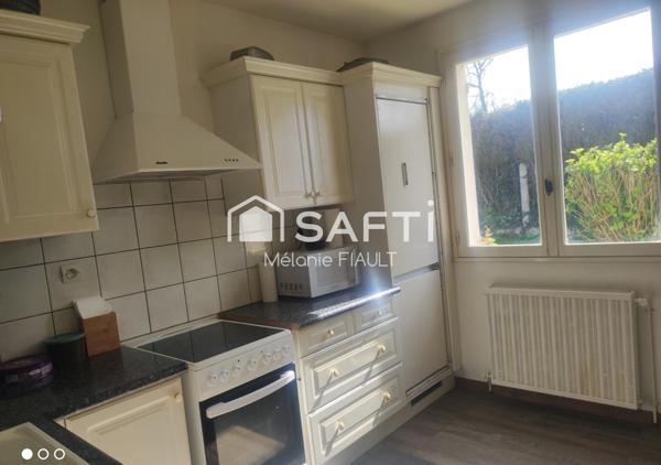 Maison plain pied à Flers, implantée sur 497 m² de terrain; à saisir.