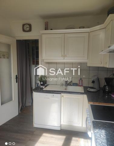 Maison plain pied à Flers, implantée sur 497 m² de terrain; à saisir.