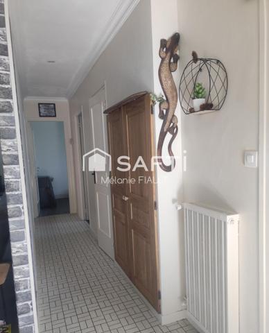 Maison plain pied à Flers, implantée sur 497 m² de terrain; à saisir.