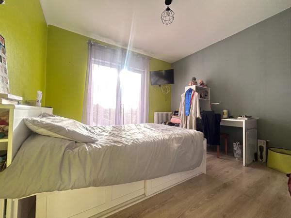 Grande Maison de Ville avec studio indépendant loué – 170m2 habitables + garages 200m2 Toutes les caractéristiques