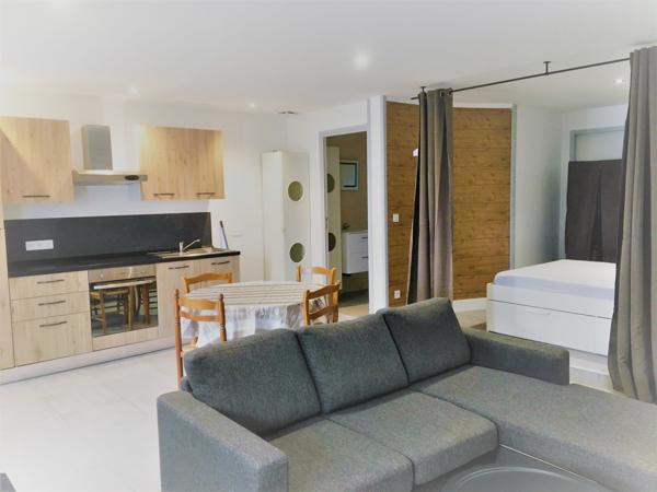 Grande Maison de Ville avec studio indépendant loué – 170m2 habitables + garages 200m2 Toutes les caractéristiques