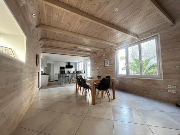 Grande Maison de Ville avec studio indépendant loué – 170m2 habitables + garages 200m2 Toutes les caractéristiques