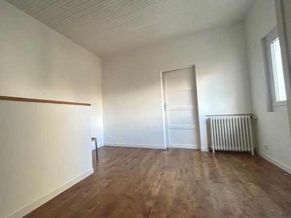 Grande Maison de Ville avec studio indépendant loué – 170m2 habitables + garages 200m2 Toutes les caractéristiques