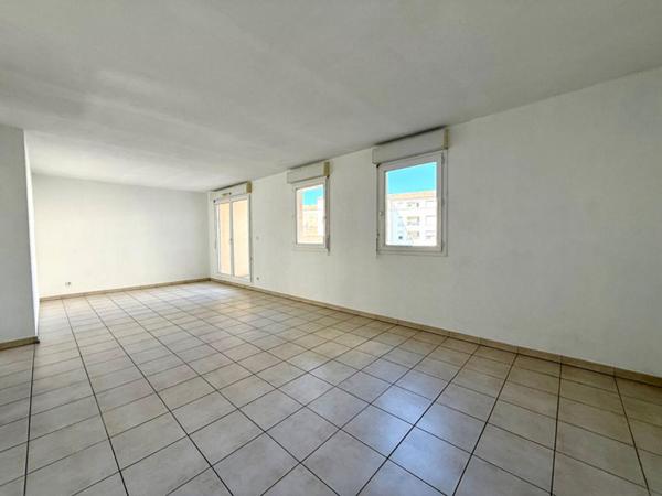 Bel appartement T3 avec terrasse et parking - Avignon