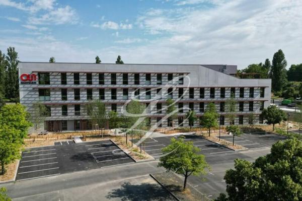 Location - BUREAUX 523 m 2