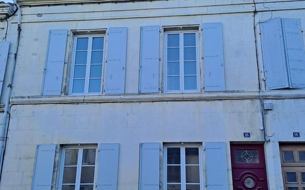 Maison à louer    4 pièces •  Saint-Jean-d'Angély