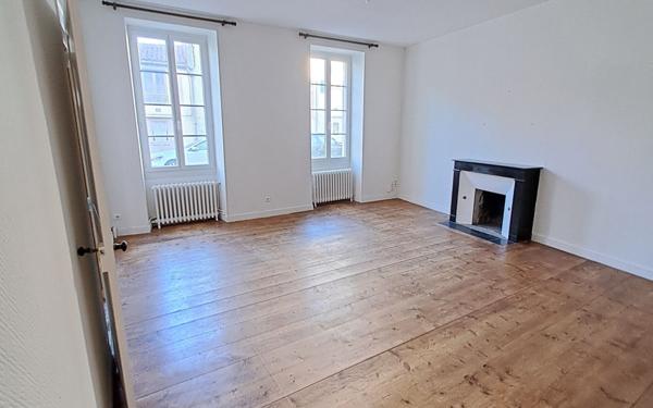 Maison à louer    4 pièces •  Saint-Jean-d'Angély