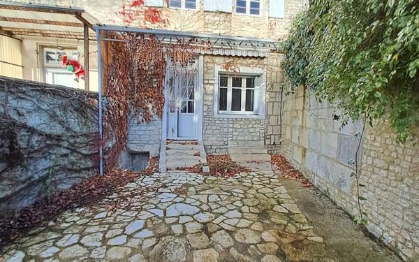 Maison à louer    4 pièces •  Saint-Jean-d'Angély