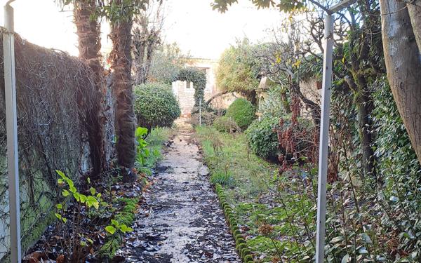 Maison à louer    4 pièces •  Saint-Jean-d'Angély