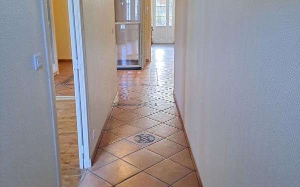 Maison à louer    4 pièces •  Saint-Jean-d'Angély