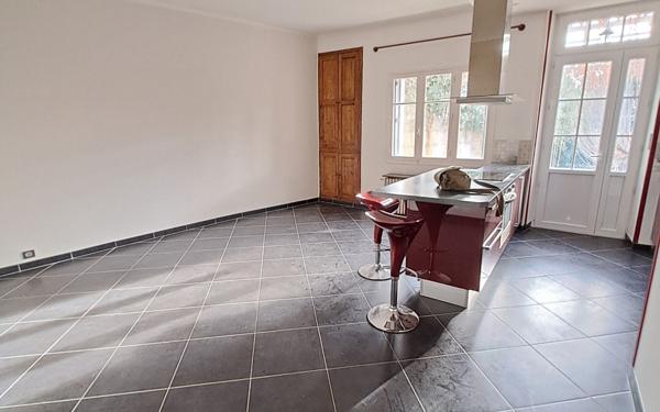 Maison à louer    4 pièces •  Saint-Jean-d'Angély