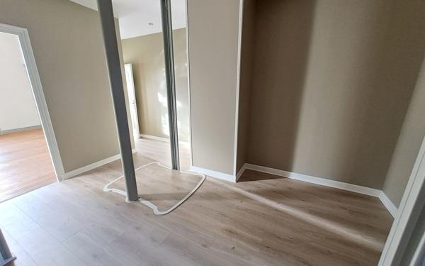 Maison à louer    4 pièces •  Saint-Jean-d'Angély