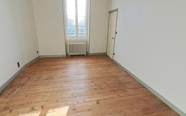 Maison à louer    4 pièces •  Saint-Jean-d'Angély