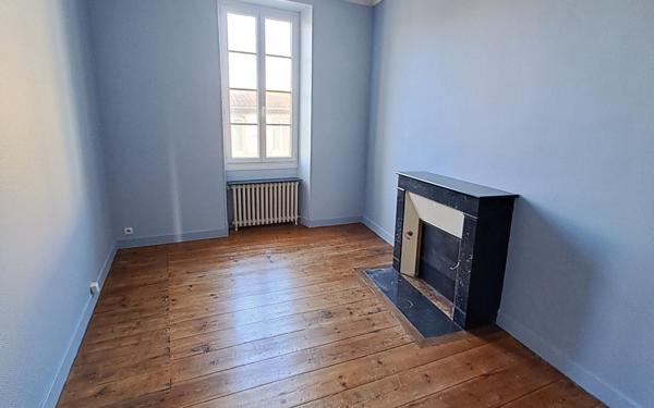 Maison à louer    4 pièces •  Saint-Jean-d'Angély