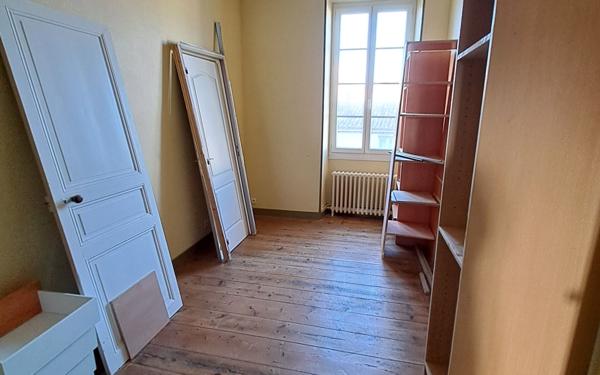 Maison à louer    4 pièces •  Saint-Jean-d'Angély