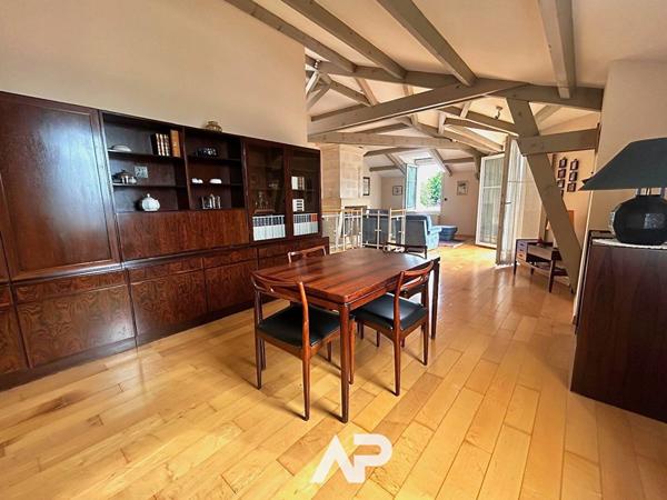 Appartement d'architecte 3 chambres - Garage €447 000 ** - Référence MR620D1