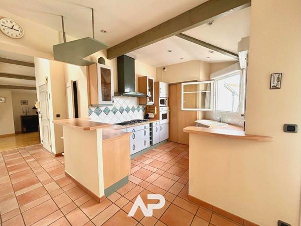 Appartement d'architecte 3 chambres - Garage €447 000 ** - Référence MR620D1