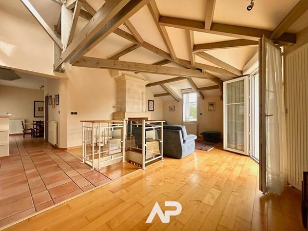 Appartement d'architecte 3 chambres - Garage €447 000 ** - Référence MR620D1