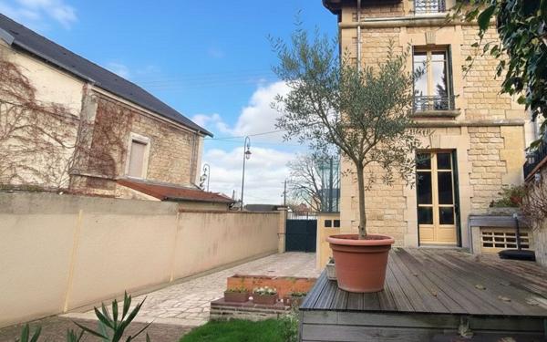 Maison à vendre    5 pièces •  L'Isle-Adam