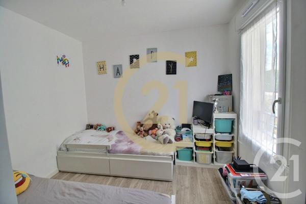 Appartement F4 à vendre  4 pièces - 77,77 m2 ROMAINVILLE - 93