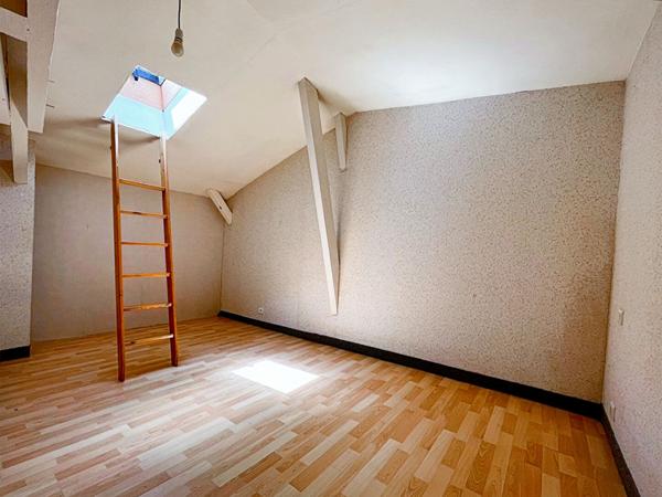 Maison de village 3/ 4 pièces - Coeur Bessières