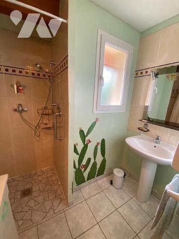 Villa individuelle de plain-pied de type 3, sur terrain plat et clos de 391m², VEAUCHE