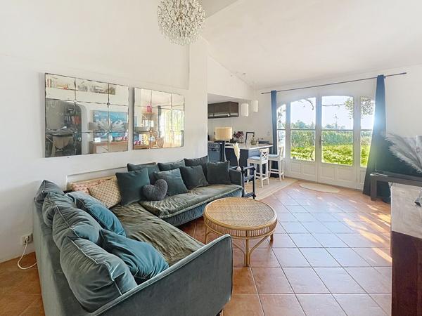 Propriete en campagne de Cucuron, vues magnifiques, piscine 20x4.5